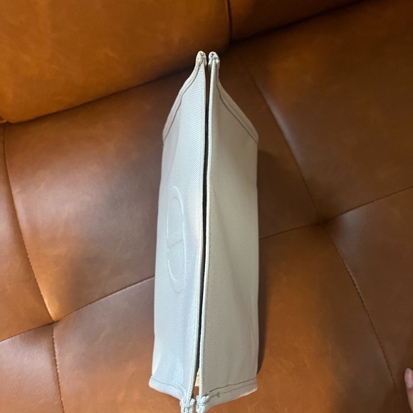 Dior Beauty Grey/White Pouch - Picture 8 of 10